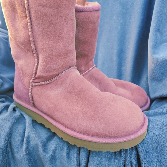 Women's UGG Classic Short ll Boots Size 7 Pink - Picture 1 of 9